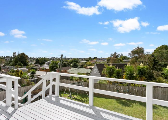  at 2/21 Union Road, Howick, Auckland