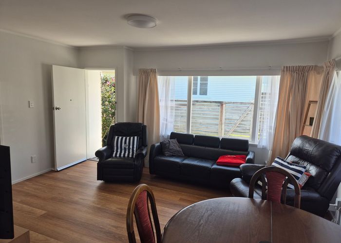  at 1/45 Alton Avenue, Hillcrest, North Shore City, Auckland
