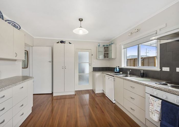  at 8 Poaka Ave, Dinsdale, Hamilton, Waikato