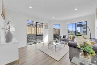  at 18 Aklander Rise, Flat Bush, Auckland