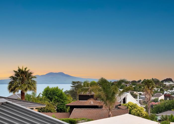  at 2/331 Beach Road, Campbells Bay, Auckland