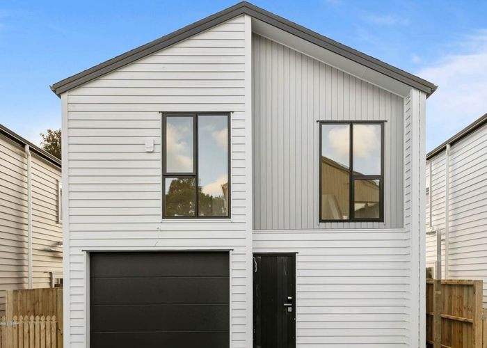  at 9 Seaside Place, Pakuranga, Auckland