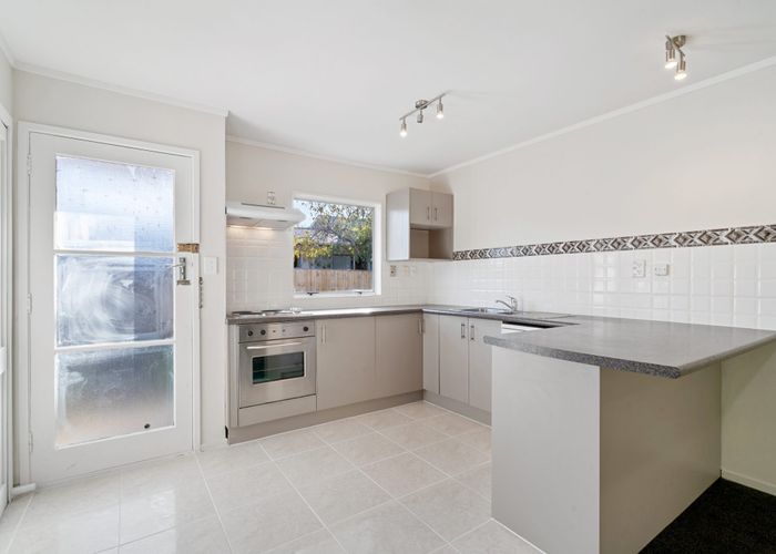 at 2/6 Thorn Place, Papatoetoe, Manukau City, Auckland