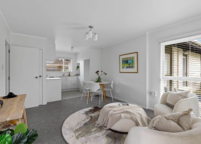 at 2/4 Keldale Place, Forrest Hill, Auckland