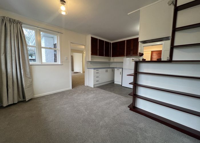  at 42 Kawiti Avenue, Point England, Auckland