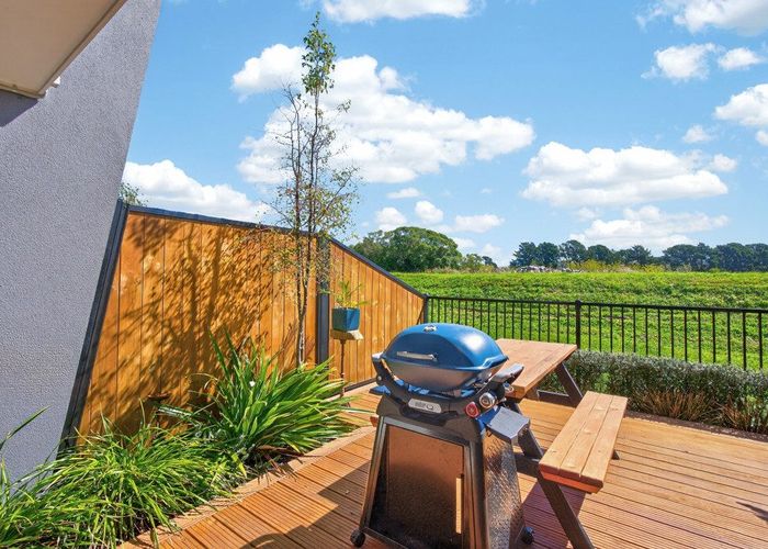  at 8 Harena Way, Moera, Lower Hutt, Wellington