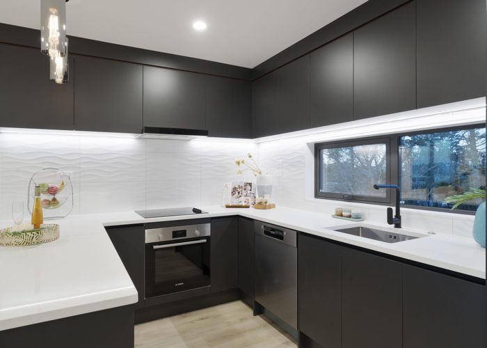  at 8B Hadfield Street, Beach Haven, North Shore City, Auckland