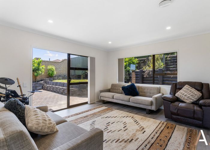  at 4 Kingsclere Place, Goodwood Heights, Auckland