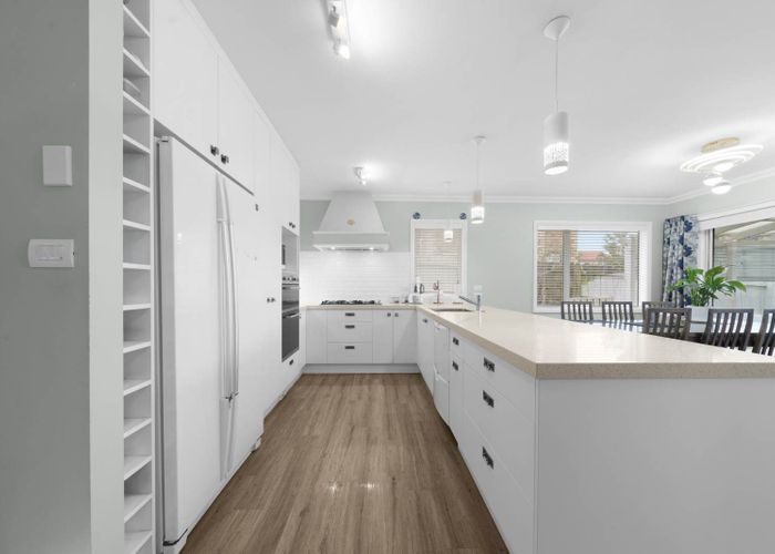  at 220 Hill Road, The Gardens, Manukau City, Auckland