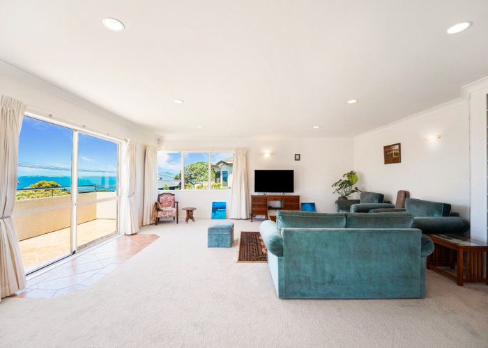  at 2/89 Aberdeen Road, Castor Bay, North Shore City, Auckland