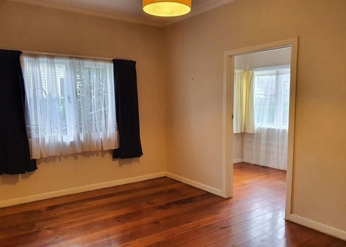  at 34 Newington Road, Henderson, Waitakere City, Auckland