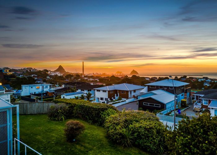  at 413 Devon Street West, Lynmouth, New Plymouth