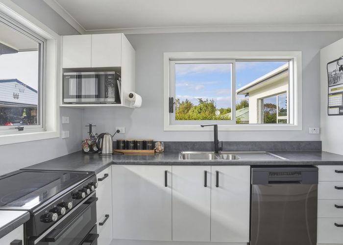  at 8 Ayr Street, Balclutha