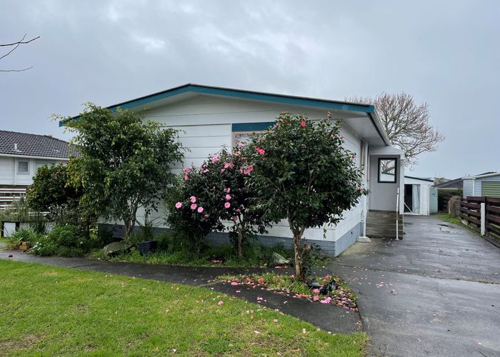  at 25 Pipitea Place, Massey, Auckland