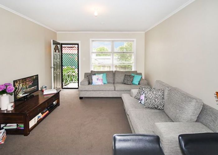  at 2/143 Point Chevalier Road, Point Chevalier, Auckland City, Auckland