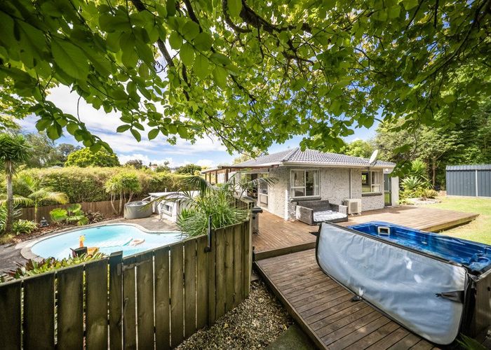  at 9 Dallow Place, Henderson, Waitakere City, Auckland