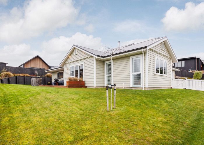  at 24 Vaucluse Heights, Fitzherbert, Palmerston North