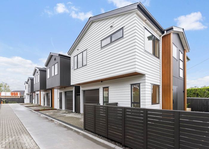  at Lot 2/118 Chivalry Road, Glenfield, North Shore City, Auckland