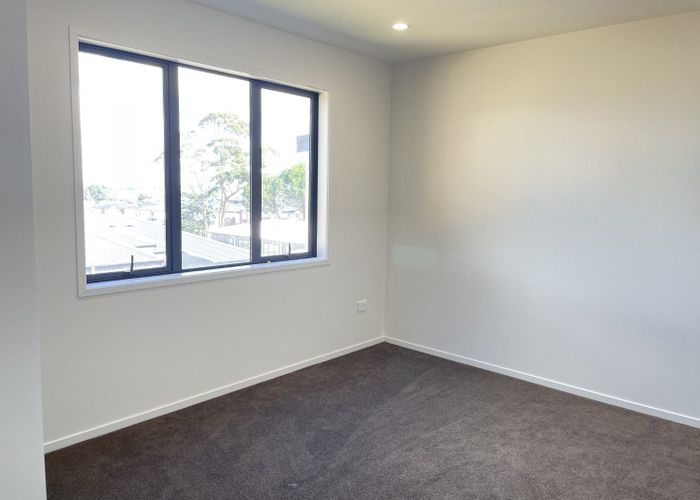  at 32 Karoro Road, Flat Bush, Manukau City, Auckland