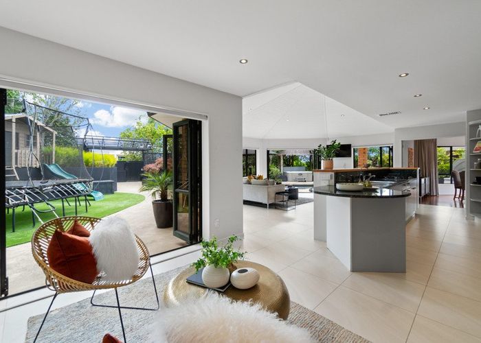  at 127 Onetaunga Road, Chatswood, Auckland