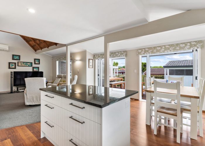  at 5/12 Arahoe Road, New Lynn, Waitakere City, Auckland