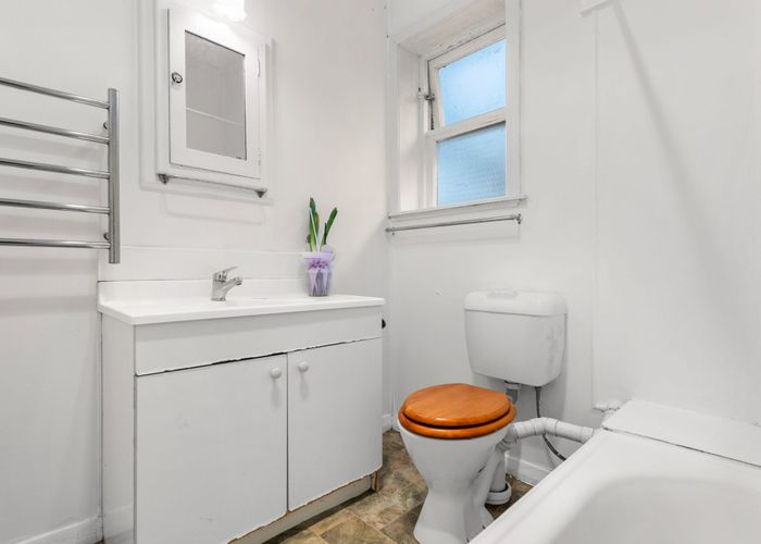  at 16 De Luen Street, Point Chevalier, Auckland City, Auckland