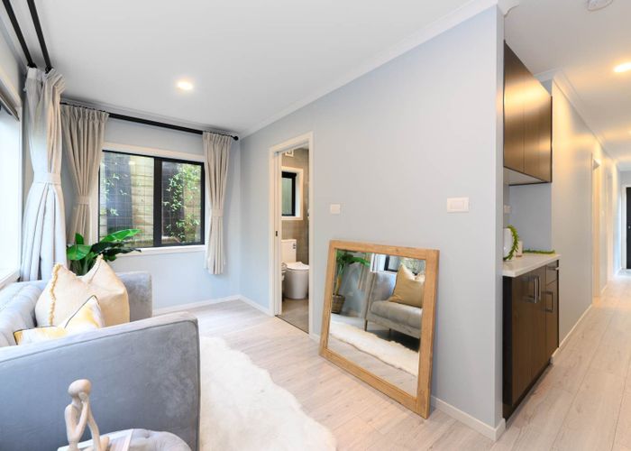  at 33d Wairau Road, Forrest Hill, North Shore City, Auckland