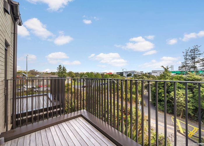  at 8/28 Westgate Drive, Westgate, Waitakere City, Auckland