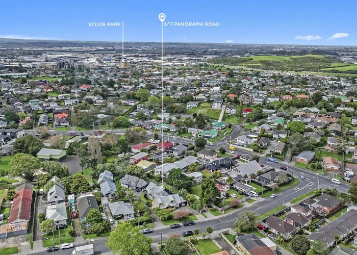  at 2/11 Panorama Road, Mount Wellington, Auckland