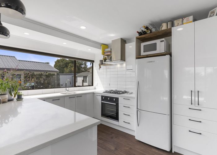  at 2/15 Tiri Tiri Road, Birkdale, Auckland