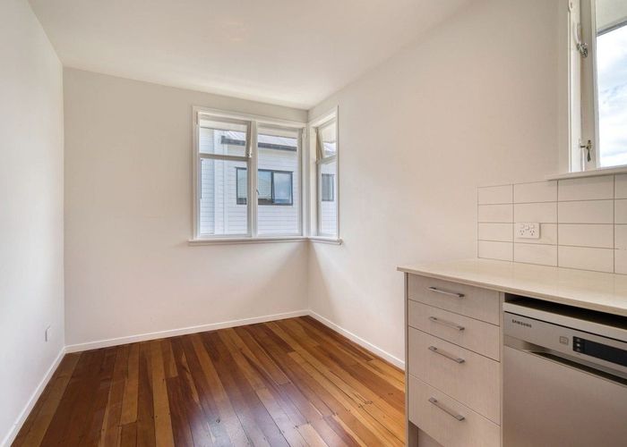  at 6 KOTAHI Road, Mount Wellington, Auckland