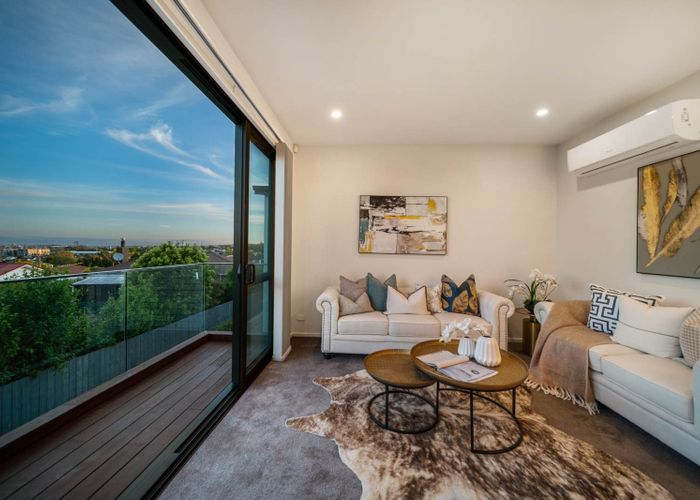  at 6D Tiroroa Avenue, Te Atatu South, Waitakere City, Auckland