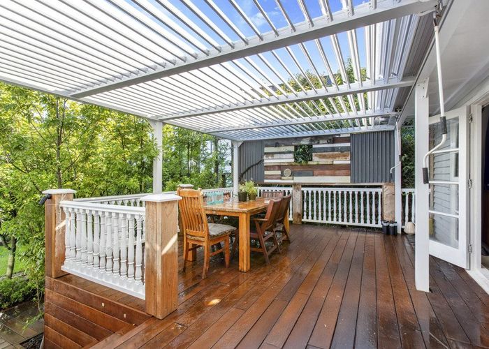  at 15 Kingdale Road, Henderson, Waitakere City, Auckland