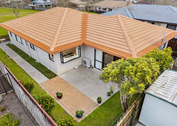  at 2/16 Travers Place, Northpark, Manukau City, Auckland