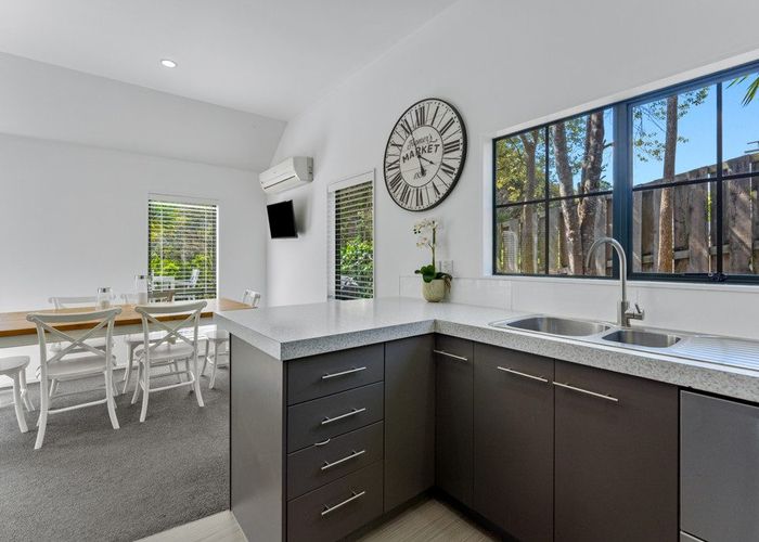  at 2/46 Hale Crescent, Bayview, Auckland