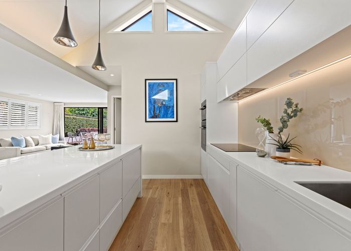  at 15 St Andrews Square, Strowan, Christchurch City, Canterbury