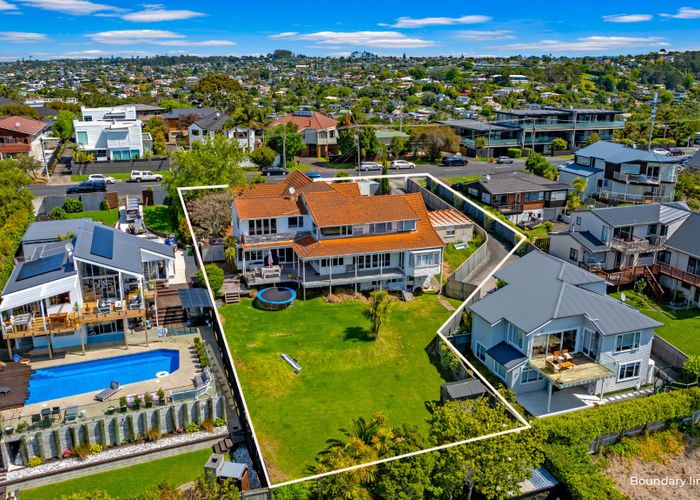  at 18 Montgomery Avenue, Rothesay Bay, Auckland