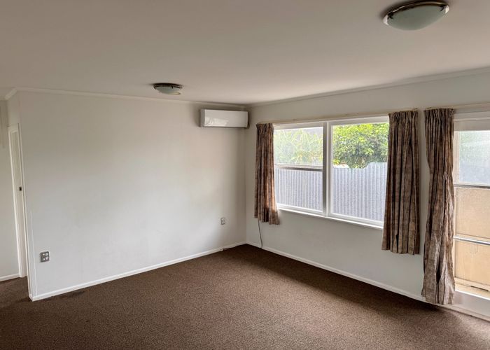  at 2/93 Barrack Road, Mount Wellington, Auckland
