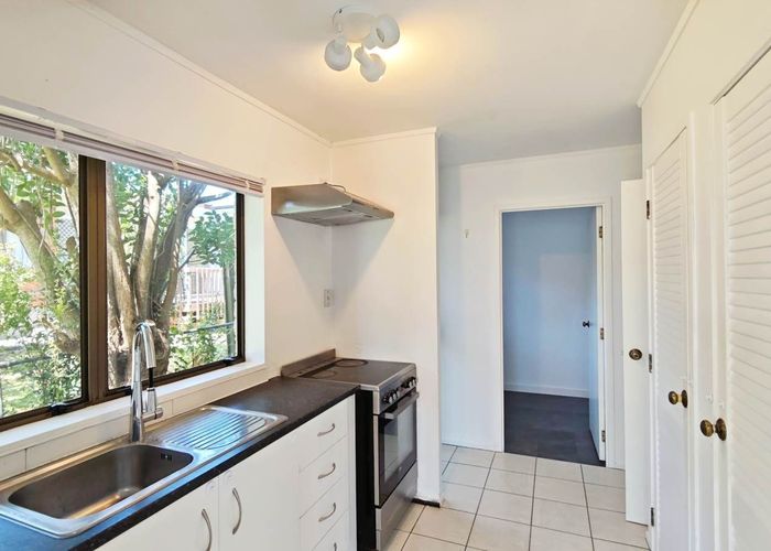  at 2/12 Kaipatiki Road, Glenfield, North Shore City, Auckland