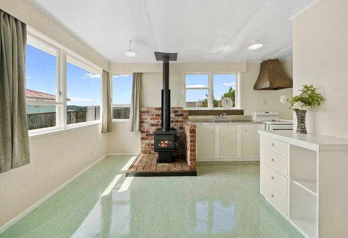  at 140 Rangituhi Crescent, Takapuwahia, Porirua