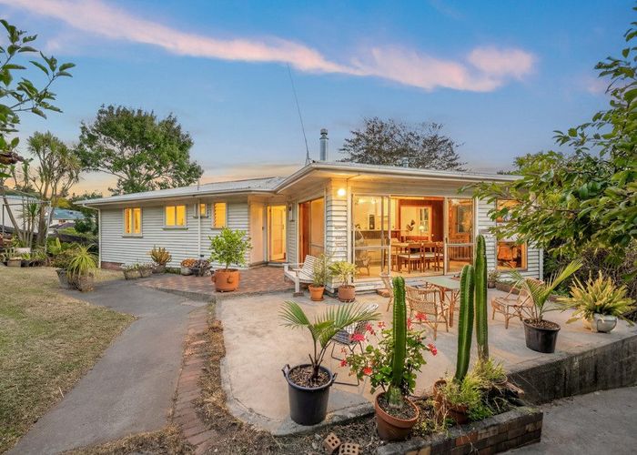  at 33 Routley Drive, Glen Eden, Waitakere City, Auckland