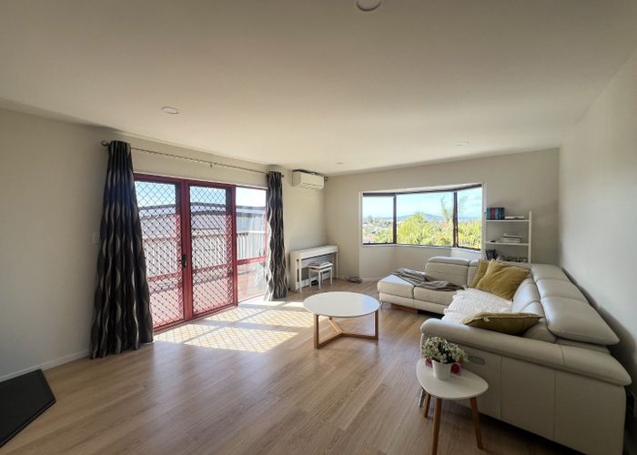  at 14 St Thomas More Lane, Glenfield, North Shore City, Auckland
