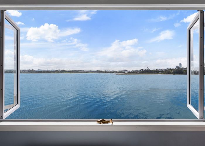  at 2/67 Beresford Street, Bayswater, North Shore City, Auckland