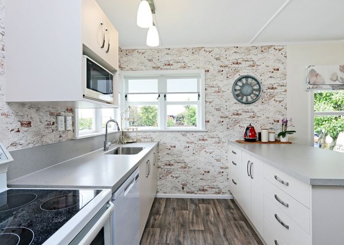  at 44 Clarence Cox Crescent, Pirimai, Napier