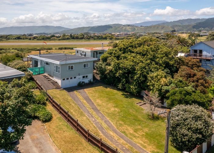  at 4 Rewa Road, Raumati Beach, Paraparaumu