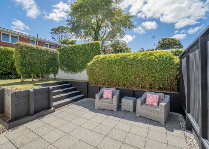  at 2/5 Huapai Street, Onehunga, Auckland