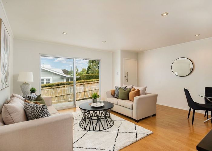  at 2/2 Peary Road, Mount Eden, Auckland City, Auckland