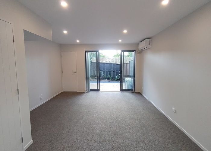  at 5/9  Beaufield Lane , Te Atatu Peninsula, Waitakere City, Auckland