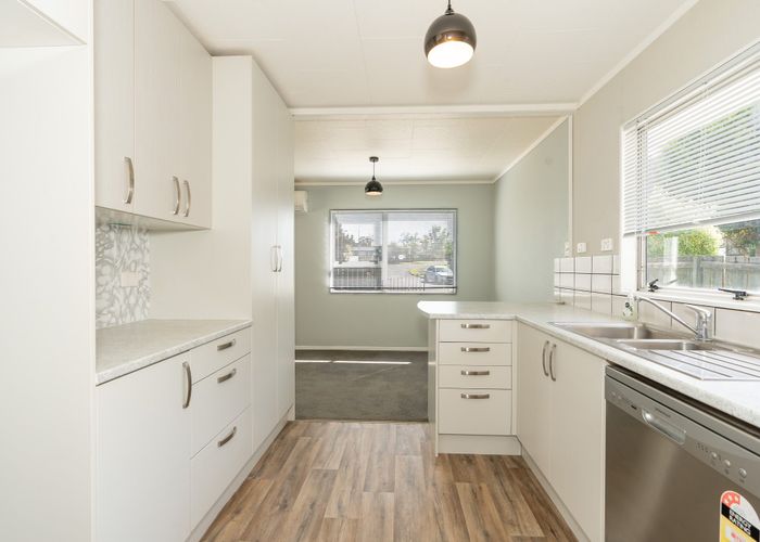  at 21 Manor Place, Bader, Hamilton