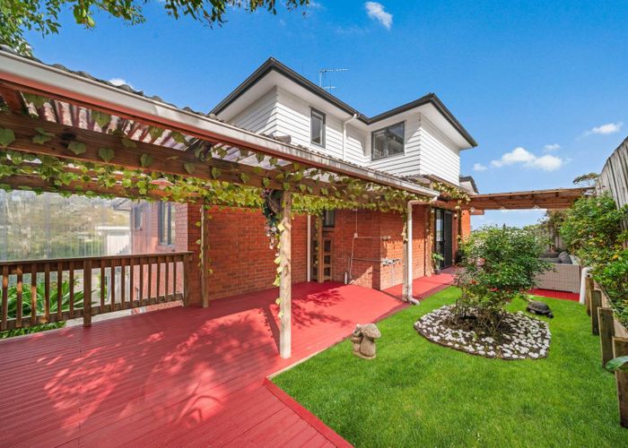  at 2/25 Keldale Place, Forrest Hill, North Shore City, Auckland